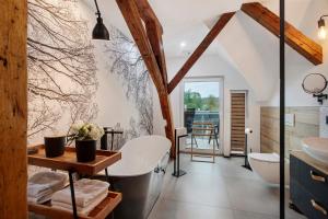 a bathroom with a white tub and a sink at Heimelige Schwarzwaldwohnung Wald in Häusern