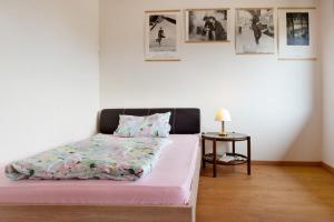 a bedroom with a bed and a table with a lamp at Ferienhaus Christine Bodensee Nord in Pfullendorf