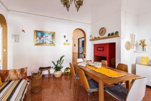 a dining room with a wooden table and chairs at Sossego Alentejano in Reguengos de Monsaraz +36 photos