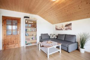 a living room with a couch and a table at Martin´s Alm in Friesenried
