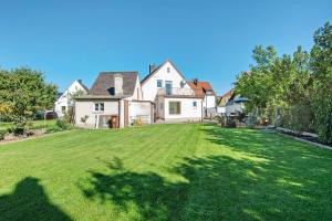 a large lawn in front of a house at Ferienhaus Donauliebe in Vohburg an der Donau
