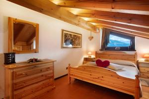 a bedroom with a bed with a bench and a window at Maison Sylvie Pila in Gressan