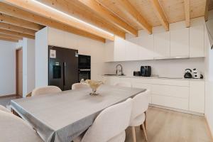 a kitchen and dining room with a table and chairs at Dunas e Abraços in Braga