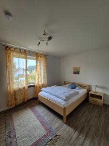a bedroom with a large bed and a window at Ferienwohnung Mawitha in Roth