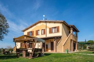 a house with a picnic table in front of it at La Svolta - Aria in Manciano