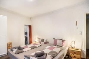 a bedroom with two beds with pillows on them at Ferienwohnung Weingeist in Reil