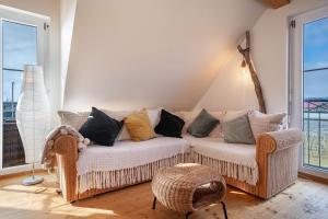 a living room with a couch with pillows at Ferienwohnung Meckenbeuren in Meckenbeuren
