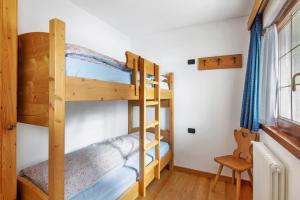 a bunk bed room with two bunk beds at Residence Larice Bianco App n6 in Campodolcino