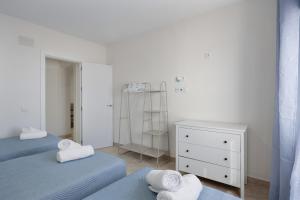 a bedroom with two beds and a dresser and a ladder at Casa Camposoto in San Fernando +25 photos