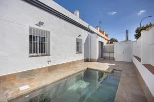 a swimming pool in the courtyard of a house at Casa Camposoto in San Fernando