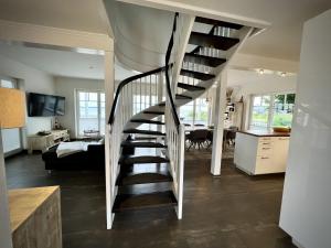 a spiral staircase in a room with a living room at Sliminde by Seeblick Ferien Oro in Kappeln