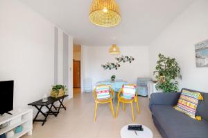 a living room with a blue couch and chairs at Royal Cabanas Golf 81 in Conceição