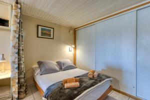 a bedroom with a bed with two towels on it at Location Fontaine de Sarac in Clermont-lʼHérault +26 photos