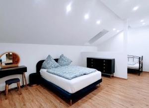 a bedroom with a bed and a desk and a table at Ludwig der xvi in Schwandorf in Bayern