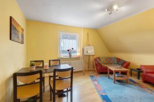 a living room with a table and a couch at Ferienwohnung Ruhepol, 75qm in Vellmar