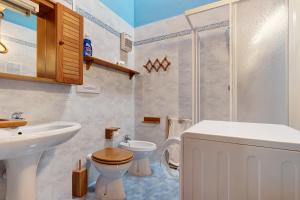 a bathroom with a toilet and a sink at Casa Aliza - Duplex Alpino in Pieve di Bono +28 photos
