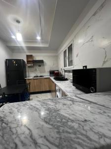 a kitchen with a marble counter top in a room at Villa charme in Awlād ‘Umar