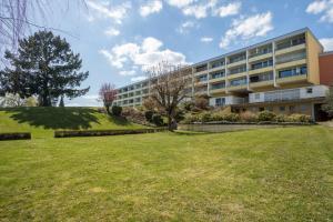 an apartment building with a lawn in front of it at Appartment Panoramablick in Oberteuringen