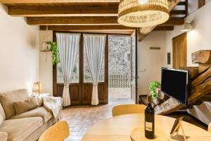 a living room with a couch and a table at El Niu in Montagut