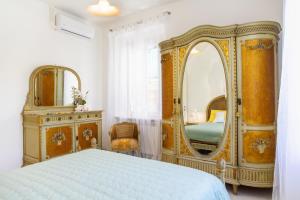 a bedroom with a bed and a large mirror at Appartamenti Remota in Castiglione della Pescaia