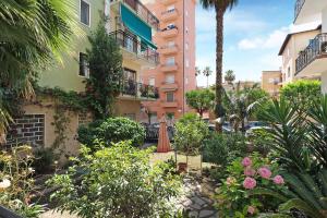 a garden in front of a building with flowers at Holiday sea 1 in Diano Marina