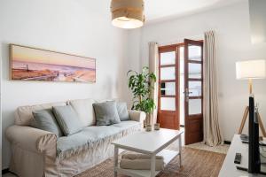 a living room with a couch and a table at Apartamento La Estrella 4 in Arrecife