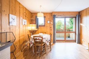 a kitchen and dining room with a table and chairs at Studio 4 - La Bruyère in Crest-Voland