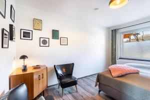 a bedroom with a bed and a desk and a chair at Suiten im Alten Berghotel Antonia in Eslohe