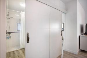 a white bathroom with a shower and a white wall at Eras Views in Las Eras +13 photos