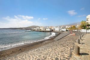 a sandy beach with buildings and the ocean at Eras Views in Las Eras