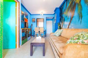 a living room with a couch and a table at Neptuno in Oropesa del Mar