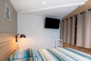 a bedroom with a bed and a flat screen tv at Le Rêve 210 in La Tranche-sur-Mer