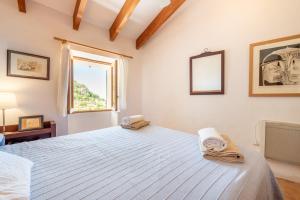 a bedroom with a bed and a window at Little Paradise in Banyalbufar in Banyalbufar