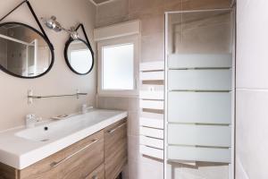a bathroom with a sink and a mirror at Gîte À L'aube - 3 chambres in Saint-Aignan