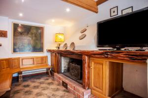 a living room with a tv and a fireplace at Villa Sole Pula in Pula