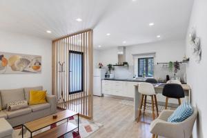 a living room and kitchen with a couch and a table at Cantinho D'Amy in Arcos de Valdevez