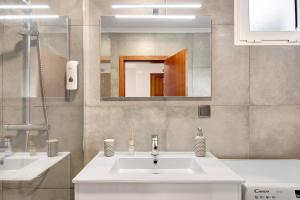 a bathroom with a sink and a mirror at Ninho Gaivota in Porto Moniz