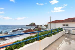 a balcony with a view of the ocean at Ninho Gaivota in Porto Moniz