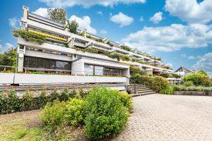 a building with plants on the side of it at Ferienwohnung Fetscher 1 in Reichenau