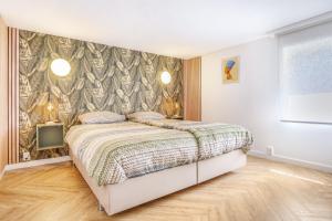 a bedroom with a bed and a wall mural at Ferrienhaus Land Hof Spelle in Spelle
