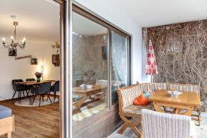 a living room with a couch and a table at Aschaubichl - Wohnung Silberdistel in Grainau