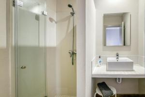 a bathroom with a sink and a shower at Apartamento Bajo 3 in Begur +14 photos