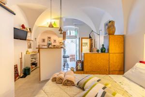 a bedroom with a bed with towels on it at Casa Agata Cisternino in Cisternino