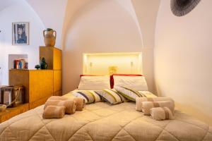 a bedroom with a bed with two pillows at Casa Agata Cisternino in Cisternino