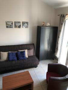 a living room with a couch and a refrigerator at Maison Amalur in Arcangues