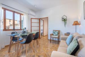 a living room with a table and a couch at Es Llimoner in Sóller