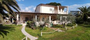 a house with a garden in front of it at Podere Le Palme in Castiadas