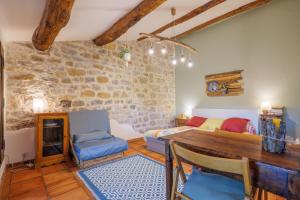 a living room with a table and a couch at Chambre La Louve in Banne