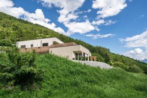 a house on the side of a hill at Paflur Lodges Lärchenduft in Lasa