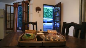 a tray of food on a table in a kitchen at El Aromito in Jesús María
